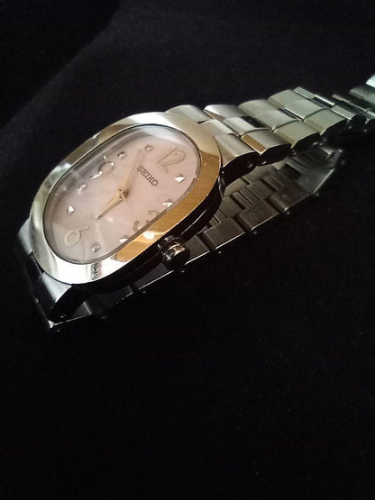 Seiko lk/lukia 1F21-0AZ0 Analog Quartz Women