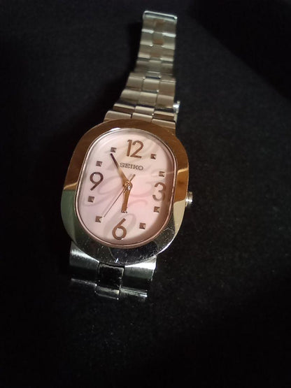 Seiko lk/lukia 1F21-0AZ0 Analog Quartz Women