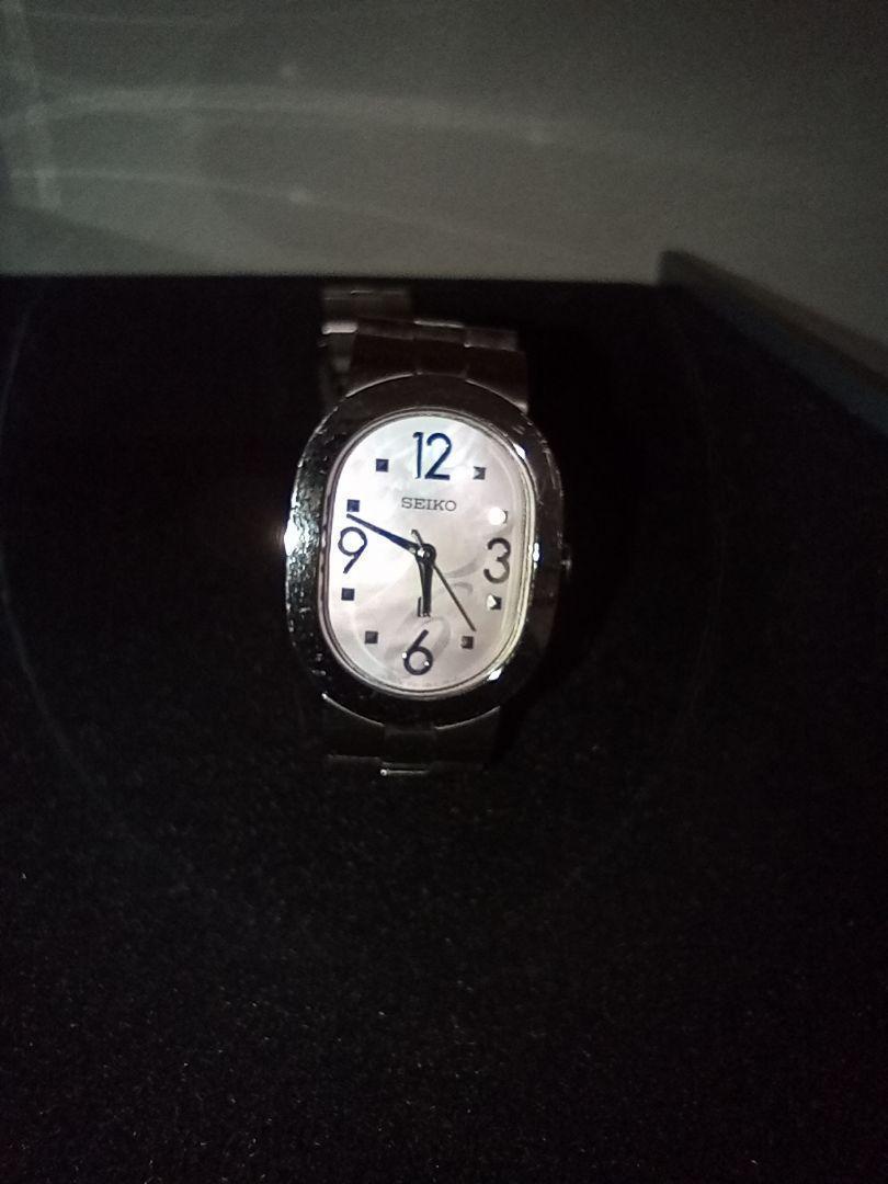 Seiko lk/lukia 1F21-0AZ0 Analog Quartz Women