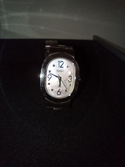 Seiko lk/lukia 1F21-0AZ0 Analog Quartz Women