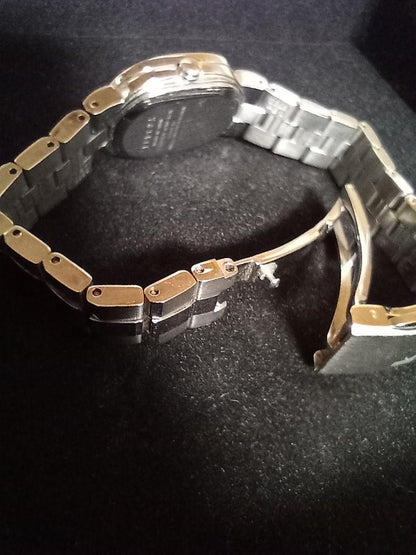 Seiko lk/lukia 1F21-0AZ0 Analog Quartz Women