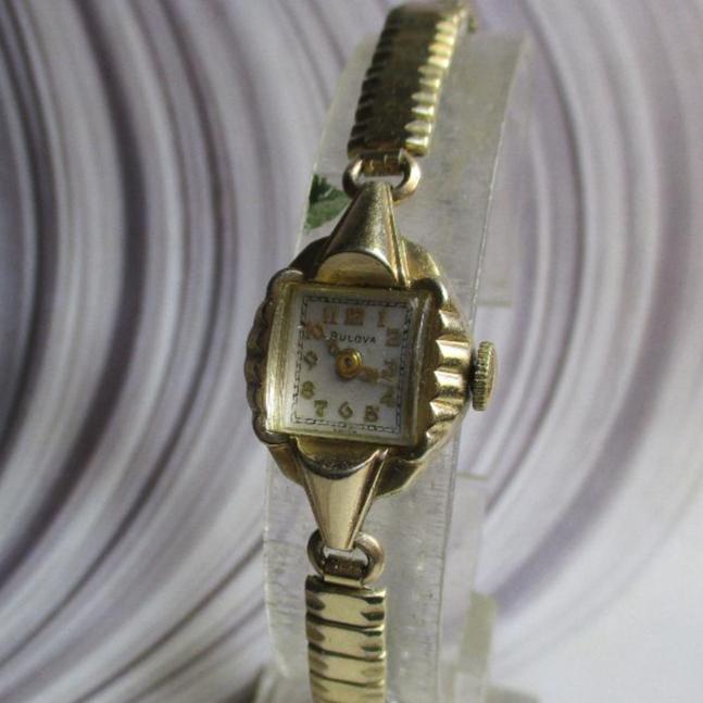Bulova Analog Mechanical (Manual) Women