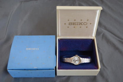 Seiko Five 1140-0220 Analog Mechanical (Manual) Women