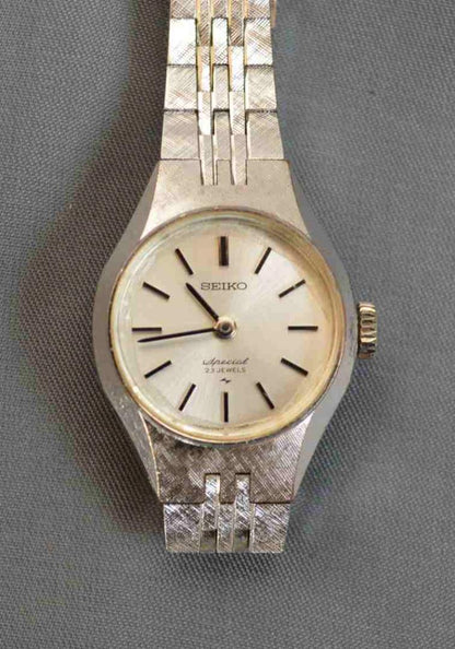 Seiko Five 1140-0220 Analog Mechanical (Manual) Women