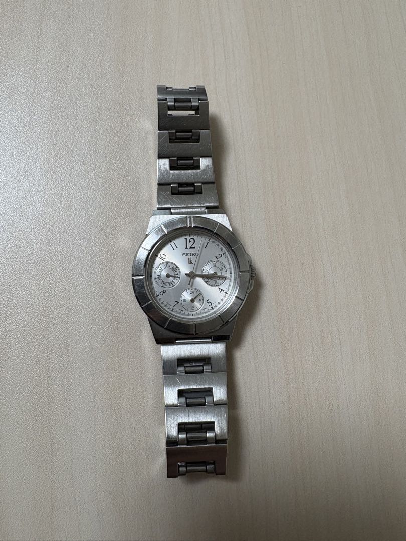 Seiko lk/lukia Analog Quartz Women