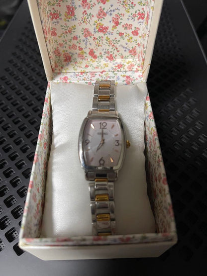 Seiko Analog Quartz Women