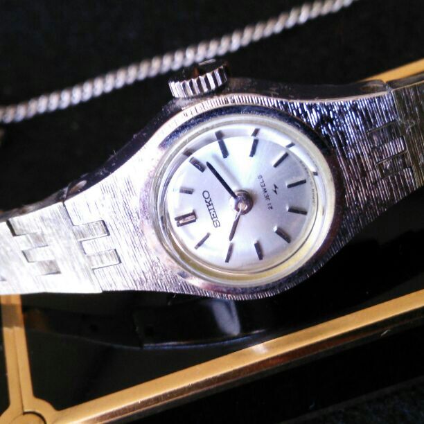 Seiko 10-8450 Analog Mechanical (Manual) Women