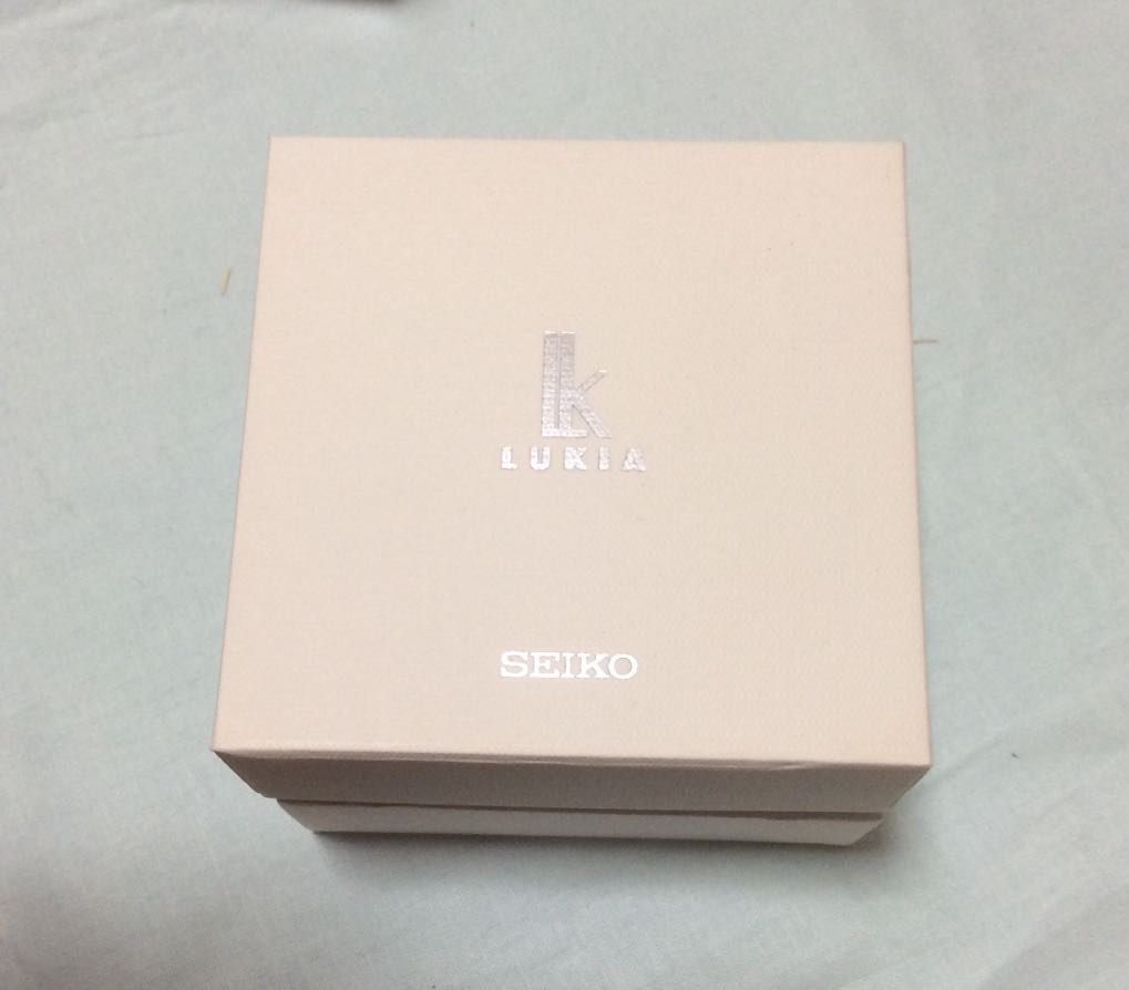Seiko lk/lukia Analog Quartz Women