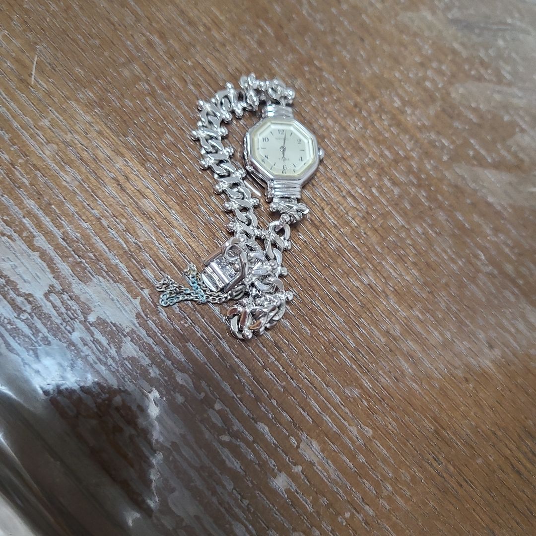 Analog Quartz Women