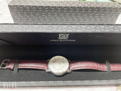 Louis Quatorze Analog Quartz Women