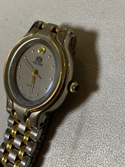 Hilton Analog Quartz Women ヒルトン Watch シルバー ゴールド