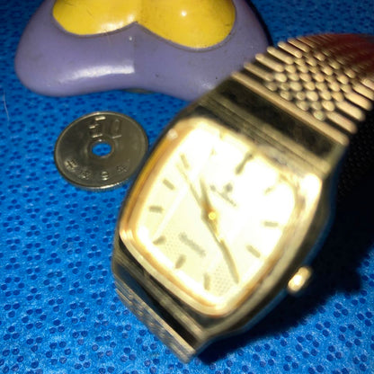 Buren 3-SIDED Analog Quartz Women レトロなメイドswissビューレンgold3面カット Women通電確認
