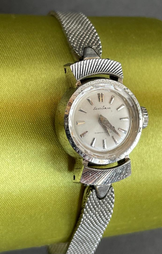 Seiko 10-5170 Analog Mechanical (Manual) Women