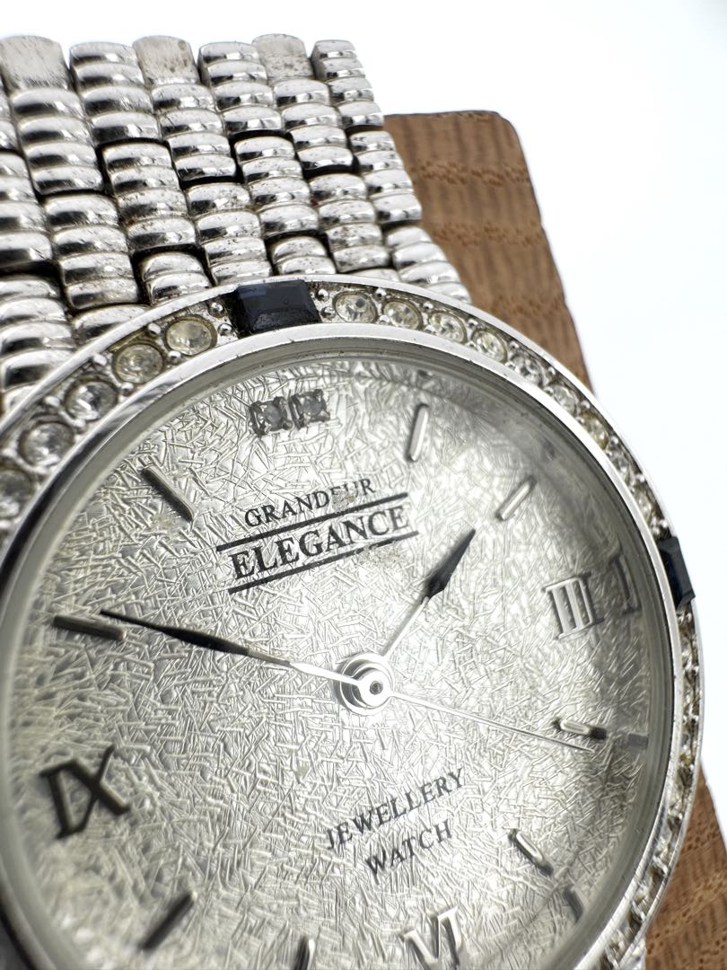 Elegance Analog Quartz Women Grandeur Watch