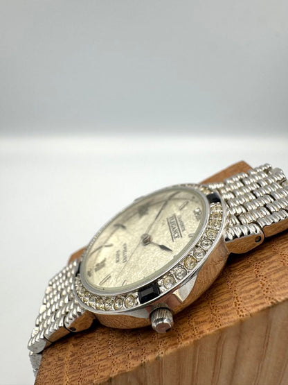 Elegance Analog Quartz Women Grandeur Watch