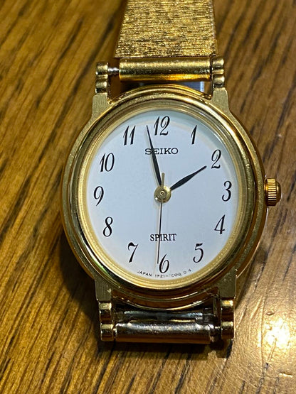 Seiko 1F21-5B50 Analog Quartz Women