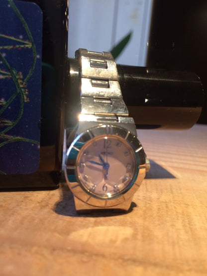 Seiko lk/lukia Analog Quartz Women