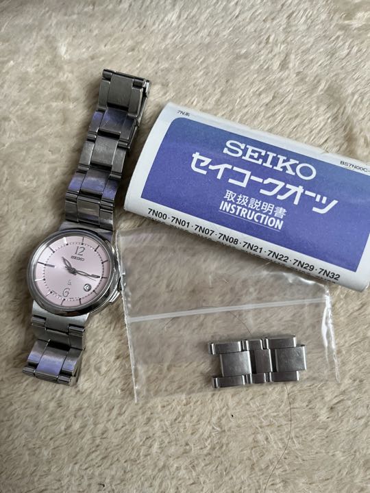 Seiko lk/lukia Analog Quartz Women