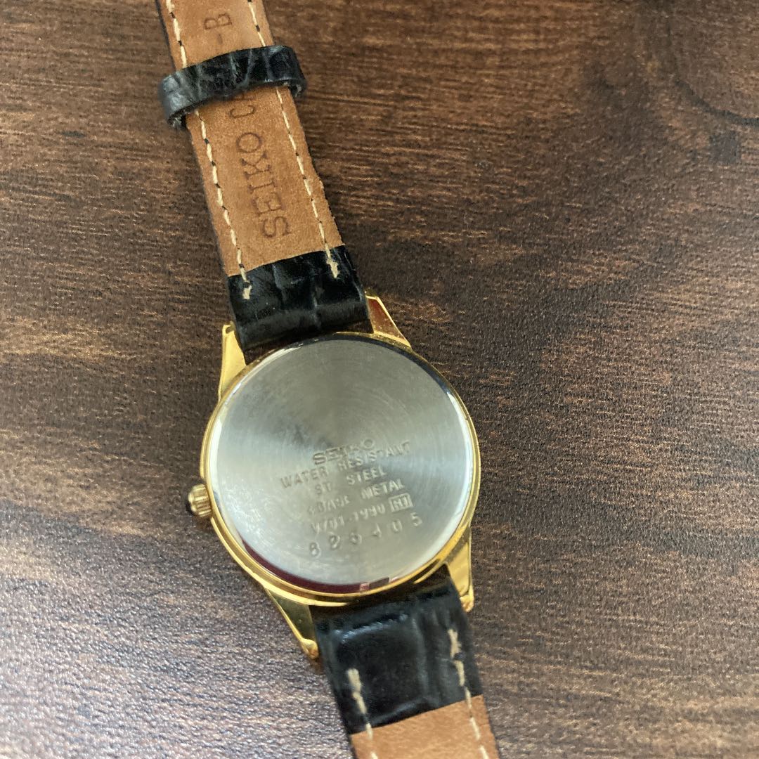 Seiko V701-1930 Analog Quartz Women