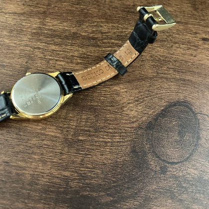 Seiko V701-1930 Analog Quartz Women