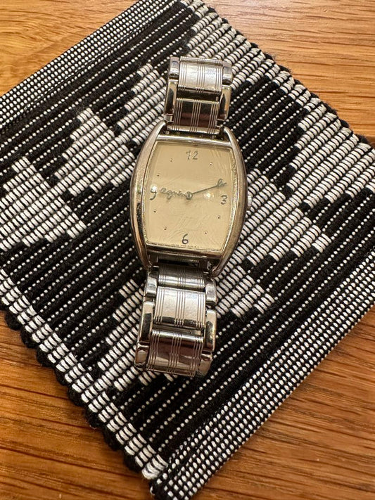Agnes B. V700-5170 Analog Quartz Women