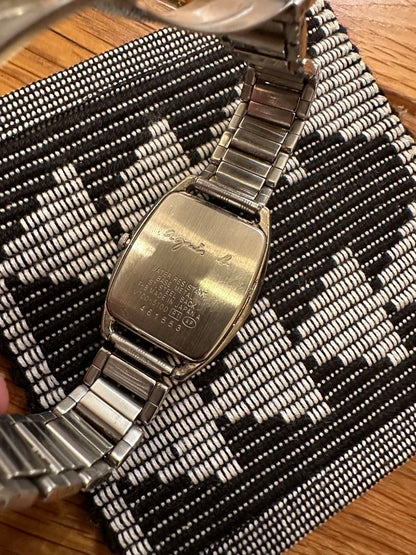 Agnes B. V700-5170 Analog Quartz Women