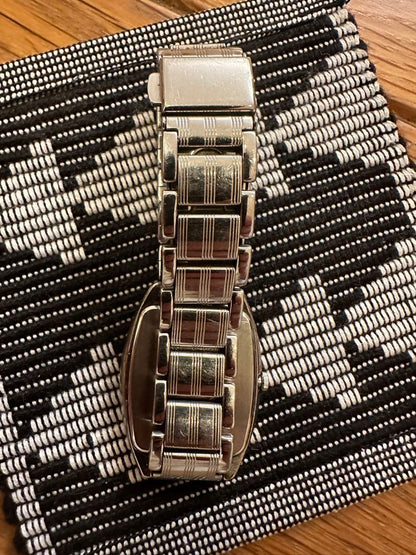 Agnes B. V700-5170 Analog Quartz Women