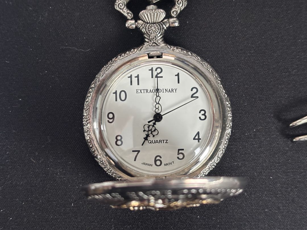 Extraordinary Analog Quartz Men