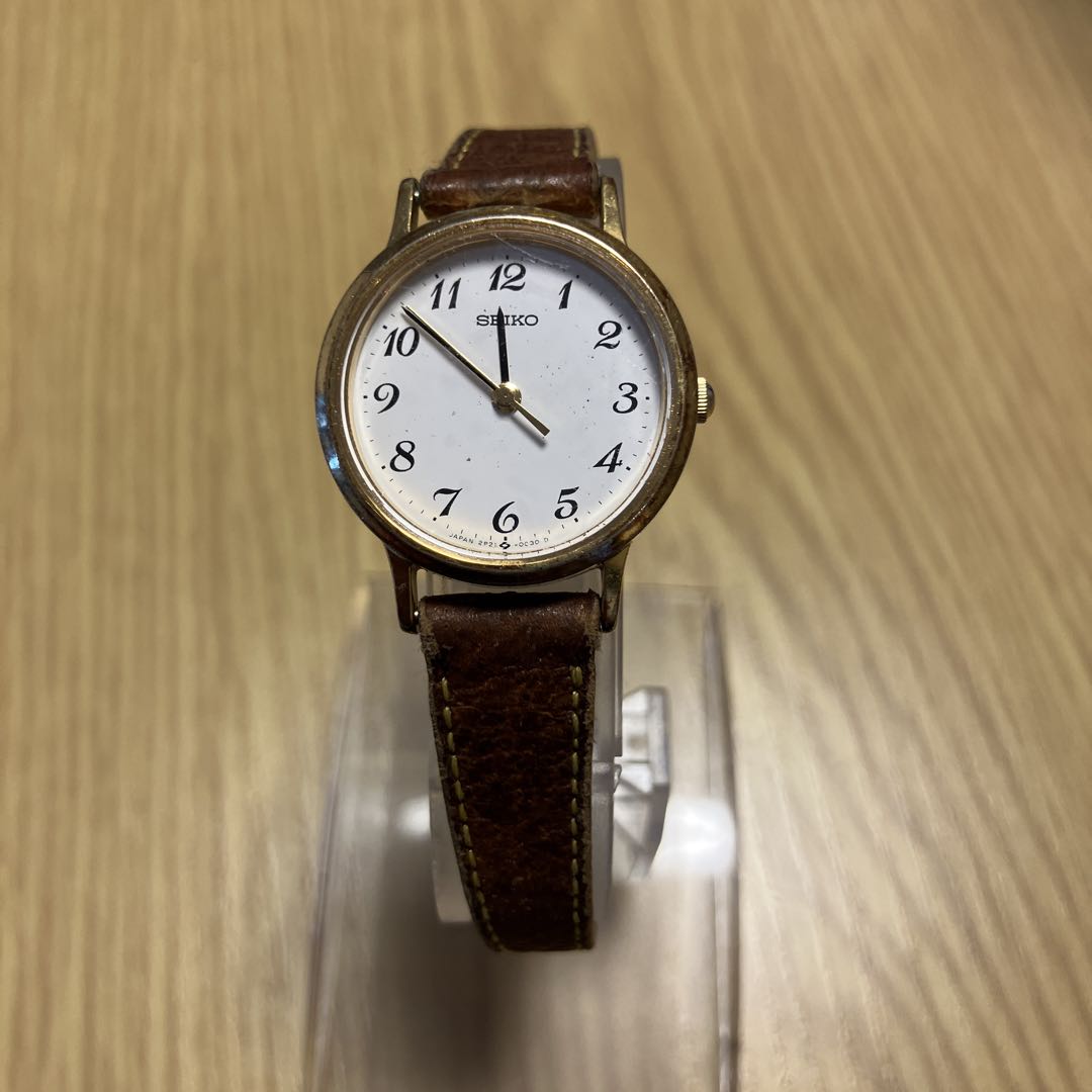 Seiko 2P21-0A30 Analog Quartz Women