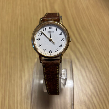 Seiko 2P21-0A30 Analog Quartz Women