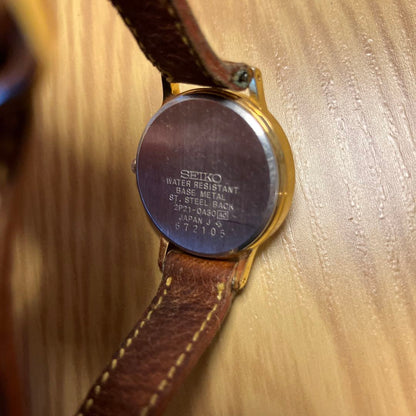 Seiko 2P21-0A30 Analog Quartz Women