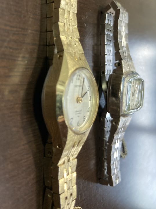 Seiko Special Analog Mechanical (Manual) Women Special 23Jewels 1140 Manual Winding Gold and Silver