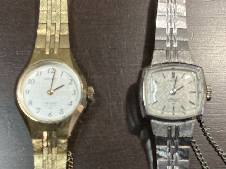 Seiko Special Analog Mechanical (Manual) Women Special 23Jewels 1140 Manual Winding Gold and Silver