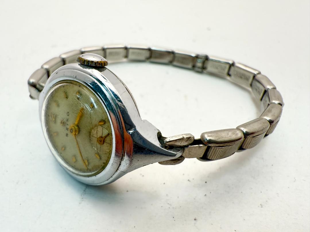 Seiko Analog Mechanical (Manual) Women Small Seconds Watch For Parts