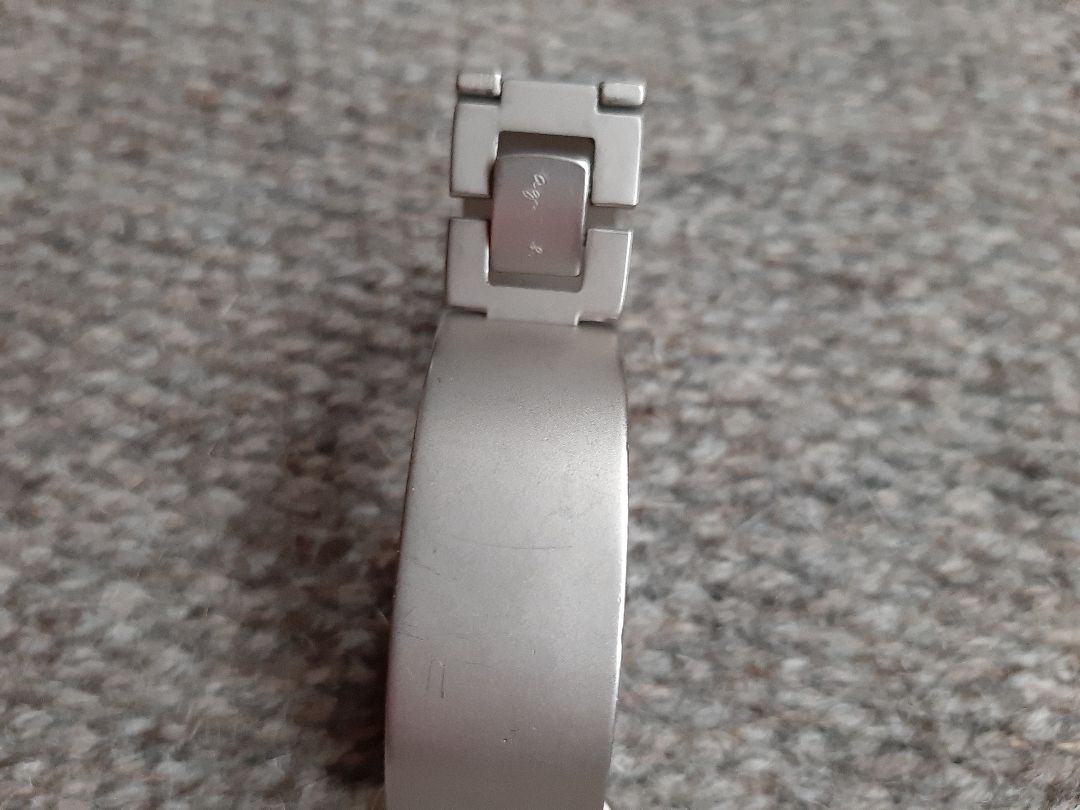 Agnes B. Analog Quartz Women