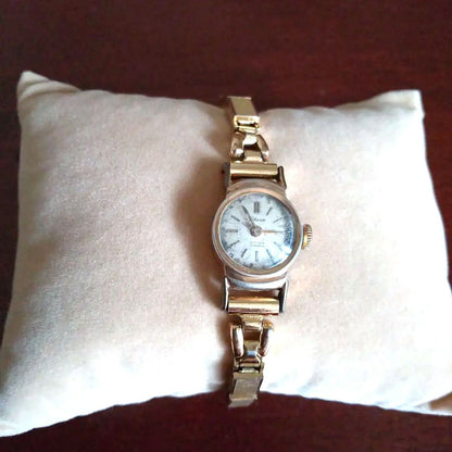 Citizen charm C5101 Analog Quartz Women