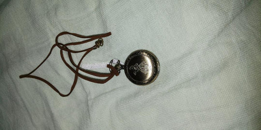 Alice in Wonderland Analog Quartz Women