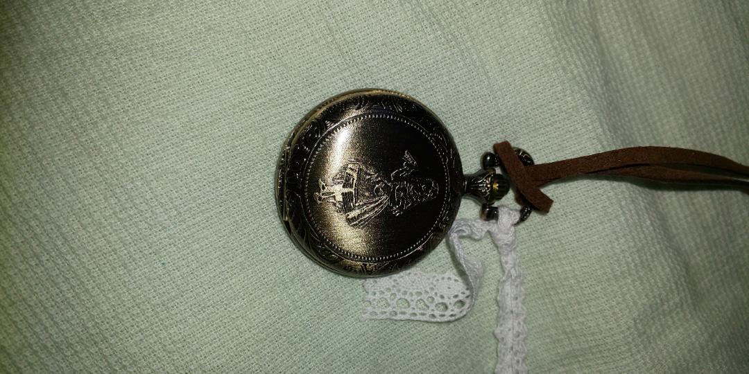 Alice in Wonderland Analog Quartz Women