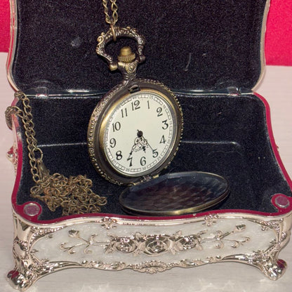Wednesday Alice Analog Quartz Women
