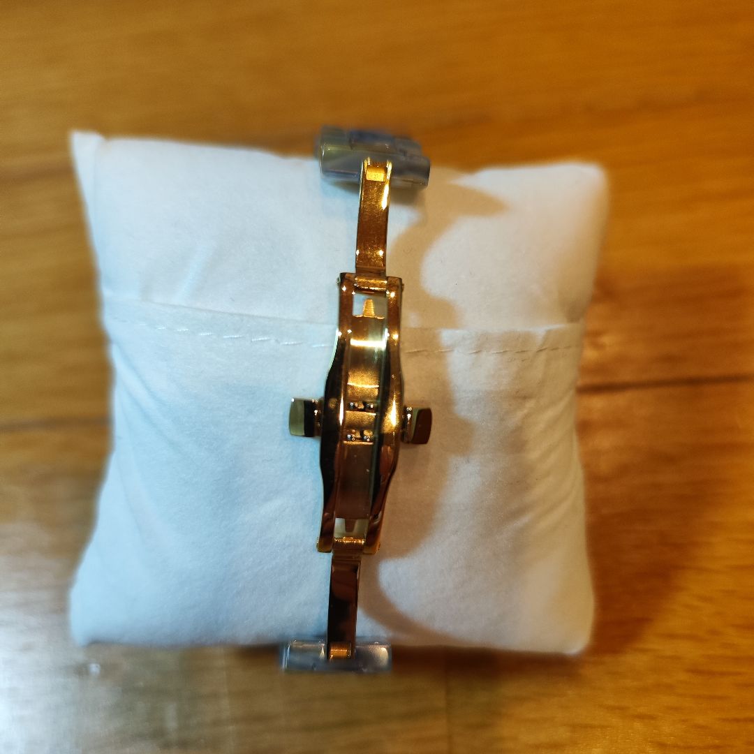 Sur Mesure Analog Quartz Women