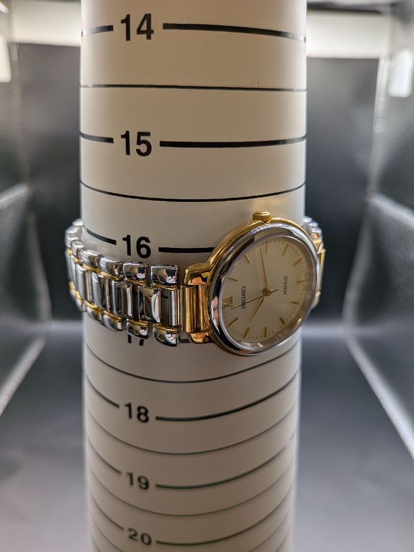 Seiko avenue 7F01-6F50 Analog Quartz Men Beautiful Item Battery & Gasket Replaced