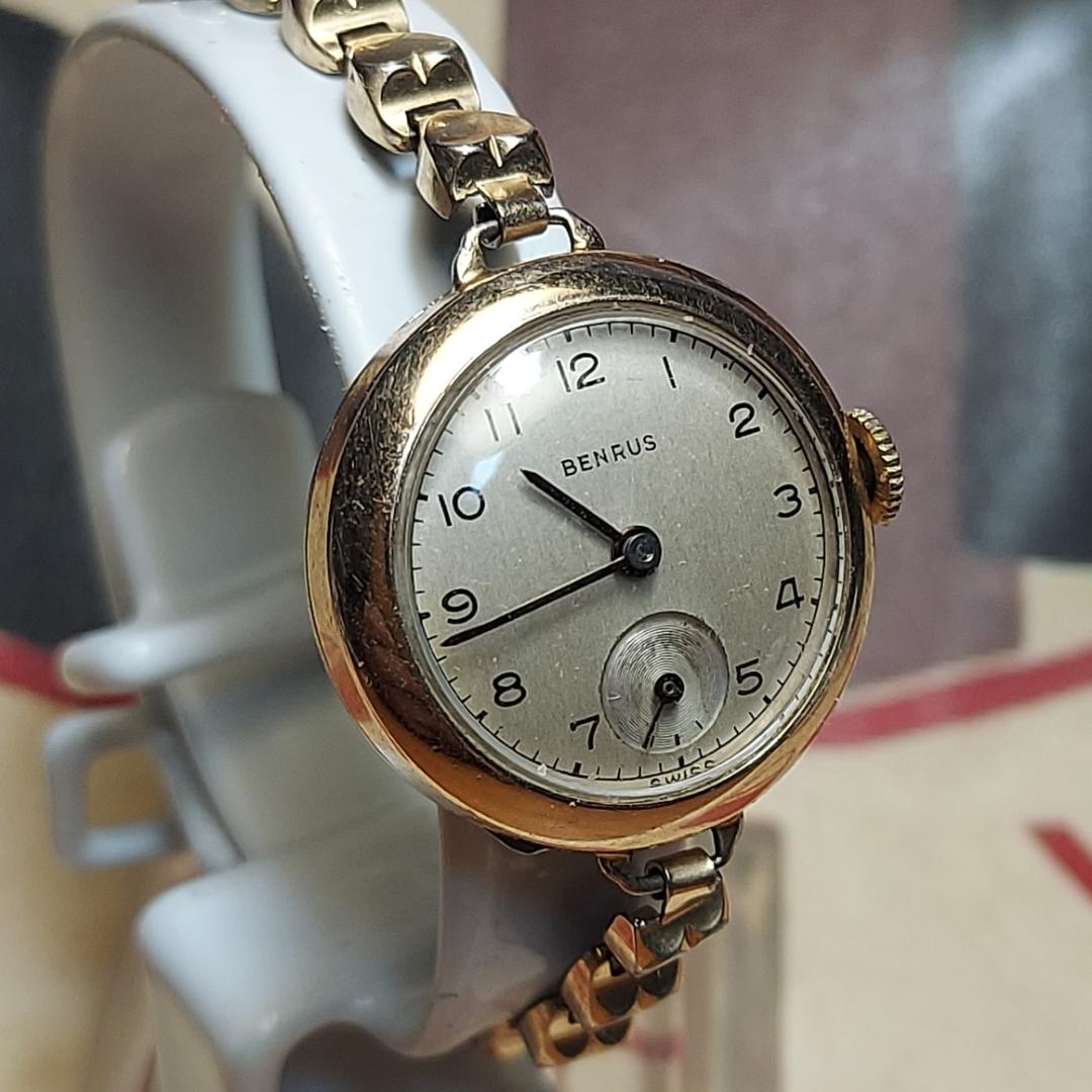 Benrus Analog Mechanical (Manual) Women