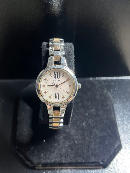Seiko V111-0BW0 Analog Quartz Women