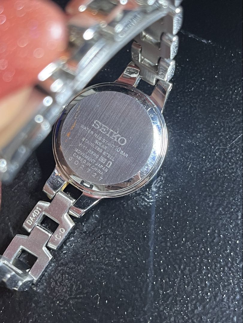 Seiko V111-0BW0 Analog Quartz Women