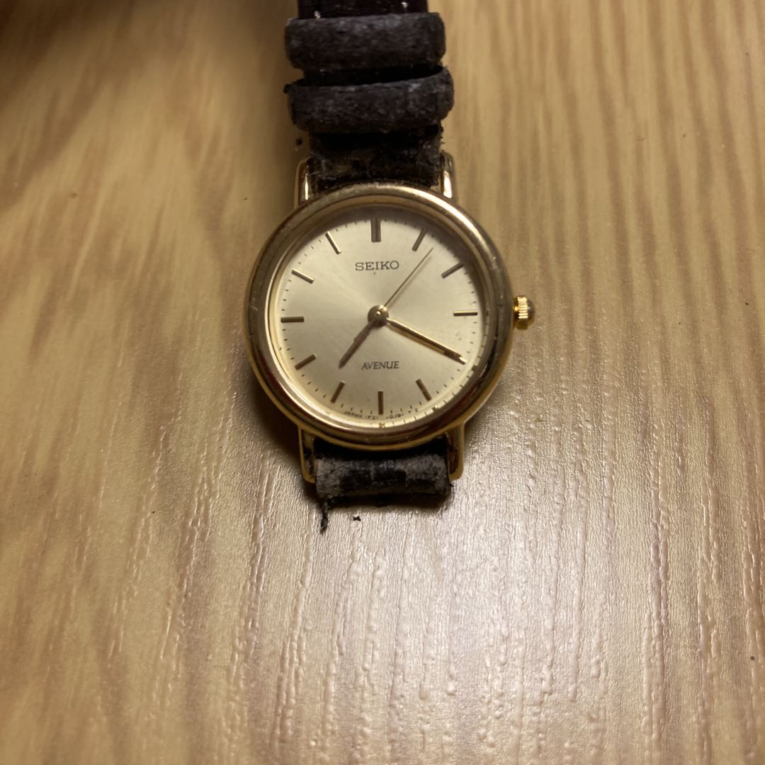 Seiko Avenue 1F21-0C40 Analog Quartz Women