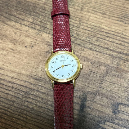 Seiko 1N01-0BA0 Analog Quartz Women