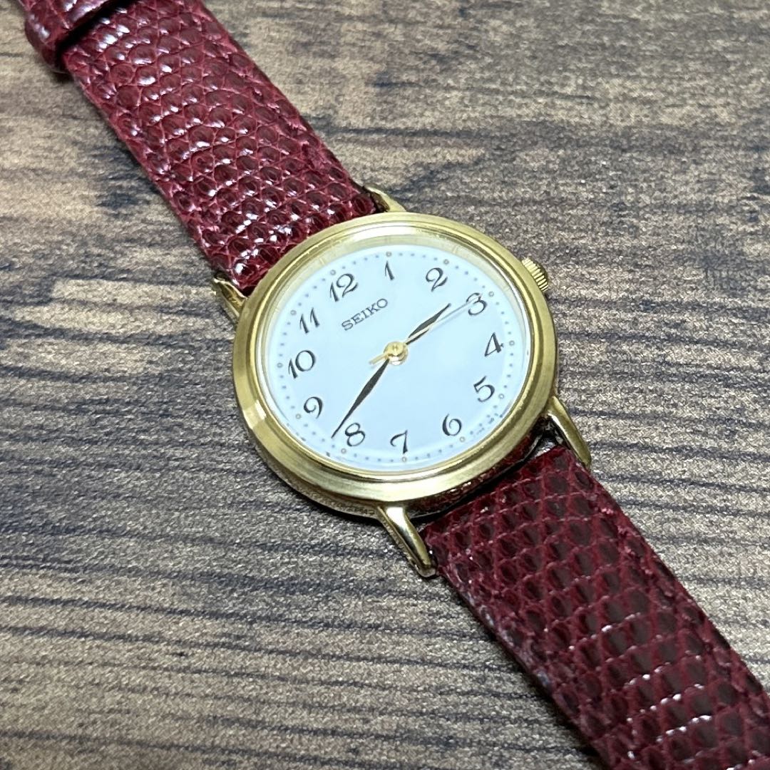 Seiko 1N01-0BA0 Analog Quartz Women