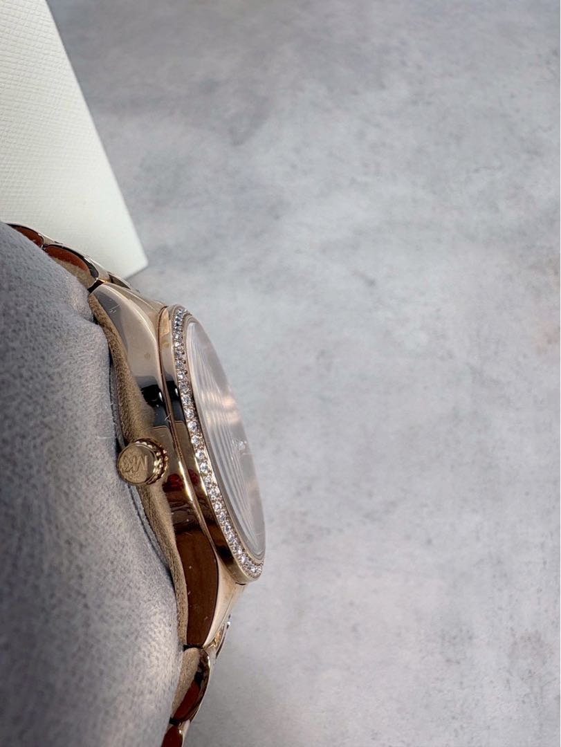 Analog Quartz Women