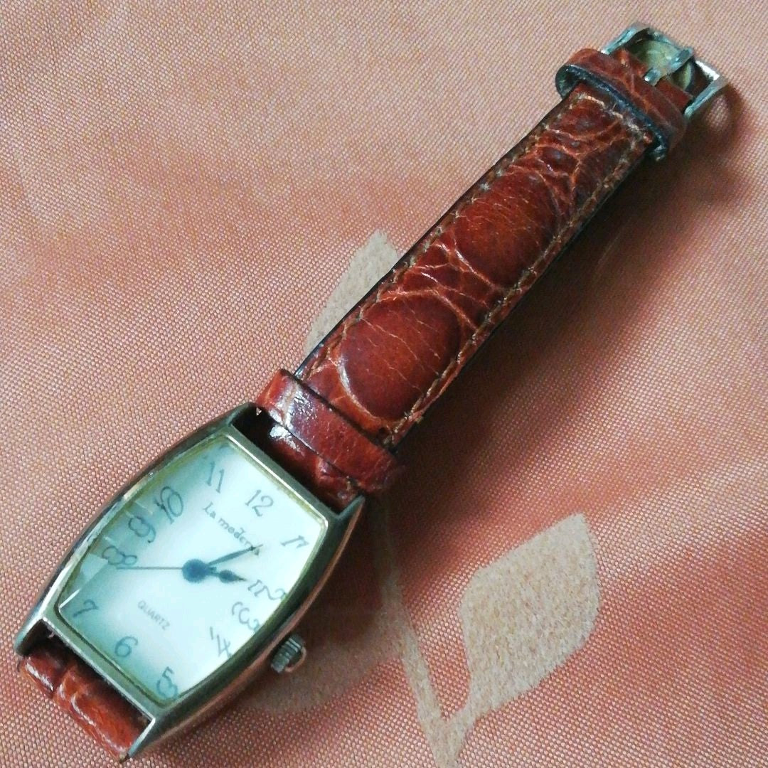 La Moderna Analog Quartz Women