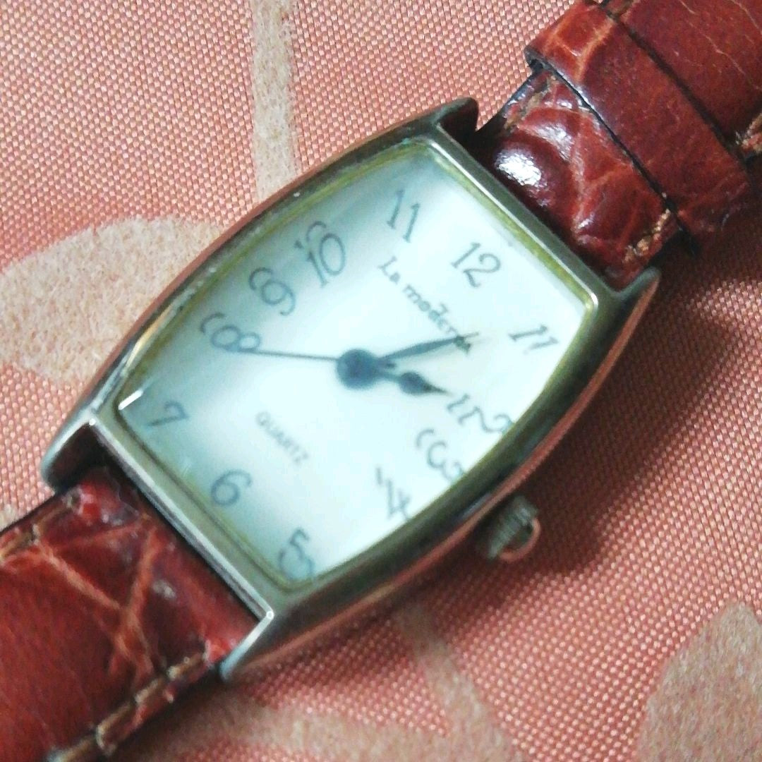 La Moderna Analog Quartz Women